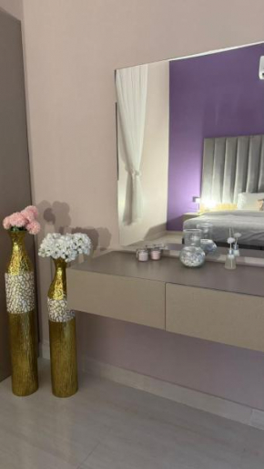 IS 1 Large apartment in purple style